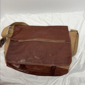 NEW YORK YANKEES Brown Leather Messenger Bag. COOPERSTOWN COLLECTION NEW